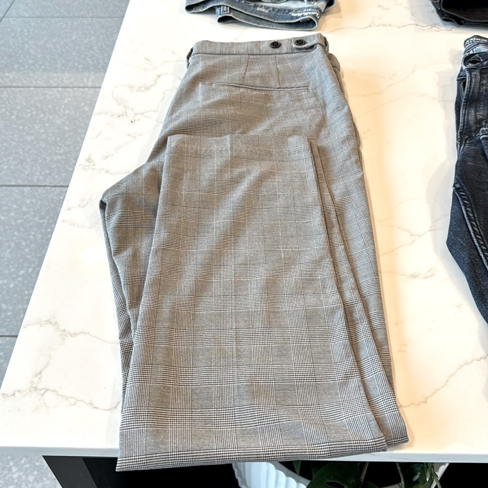 H&M Grey Checkered Plaid Dress Pants